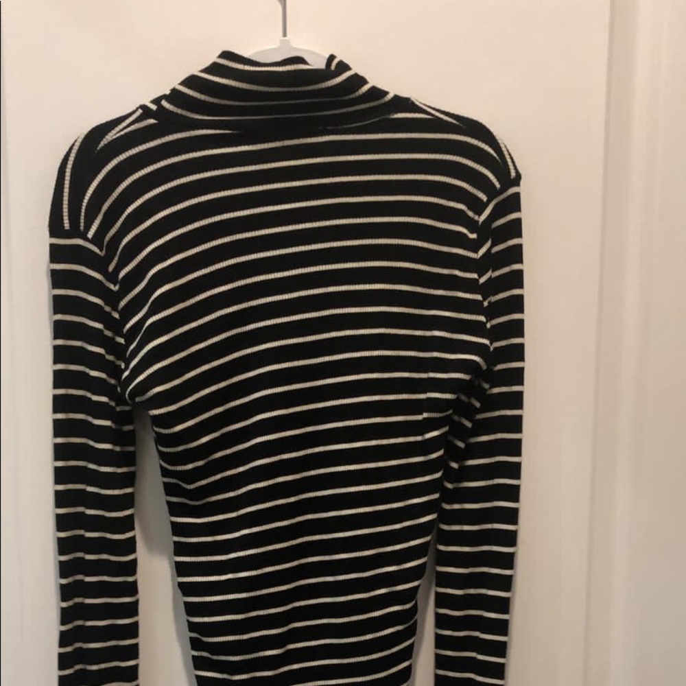 Brandy Melville Striped turtleneck - Picture 2 of 5